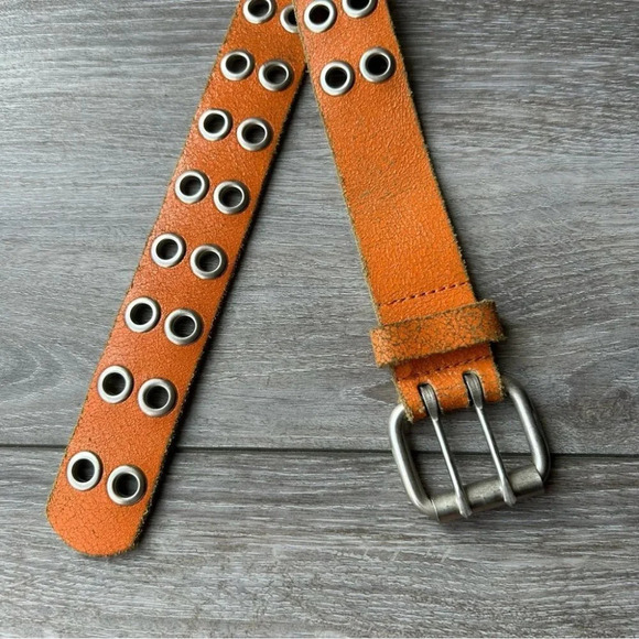 Aldo Distressed  Leather Eyelet Belt Made in Canada - Picture 4 of 11